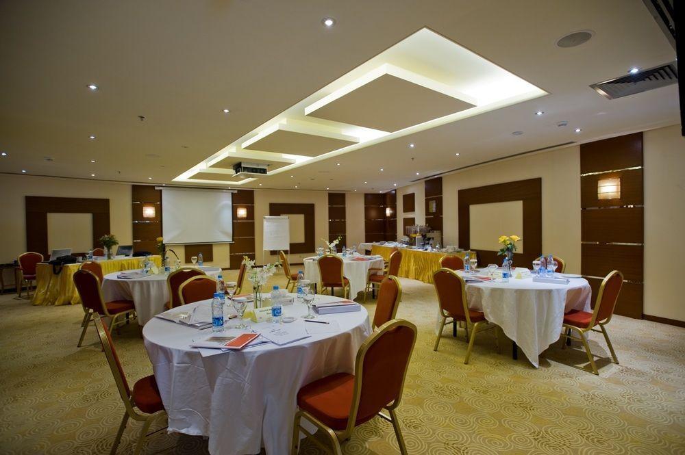Eastyard Khobar Hotel - Formerly Ramada By Wyndham Khobar מראה חיצוני תמונה